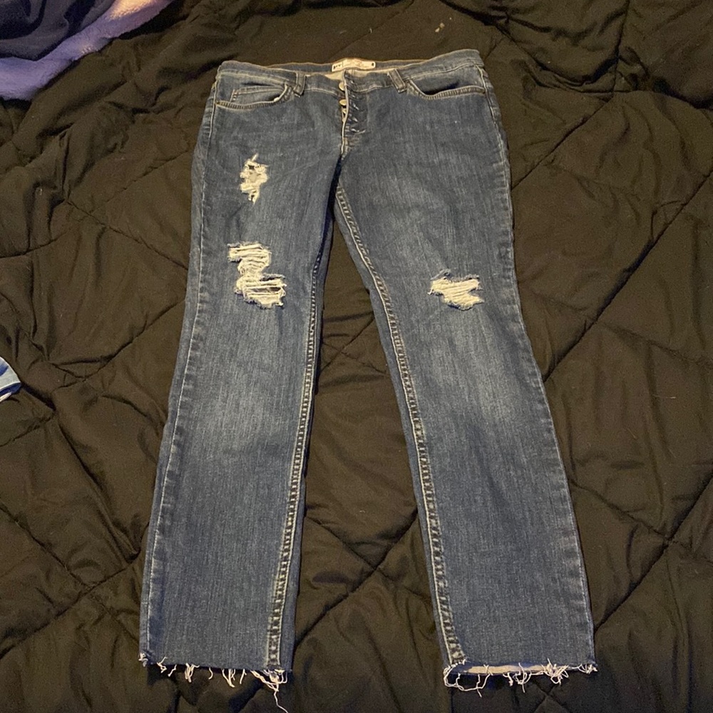 Free People Ripped Jeans. Size: W 29. Dark blue.